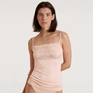 Calida top, spaghettibandjes verstelbaar. Zwitserse kwaliteit, prachtig kant.